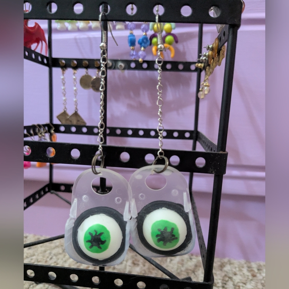 eye earrings